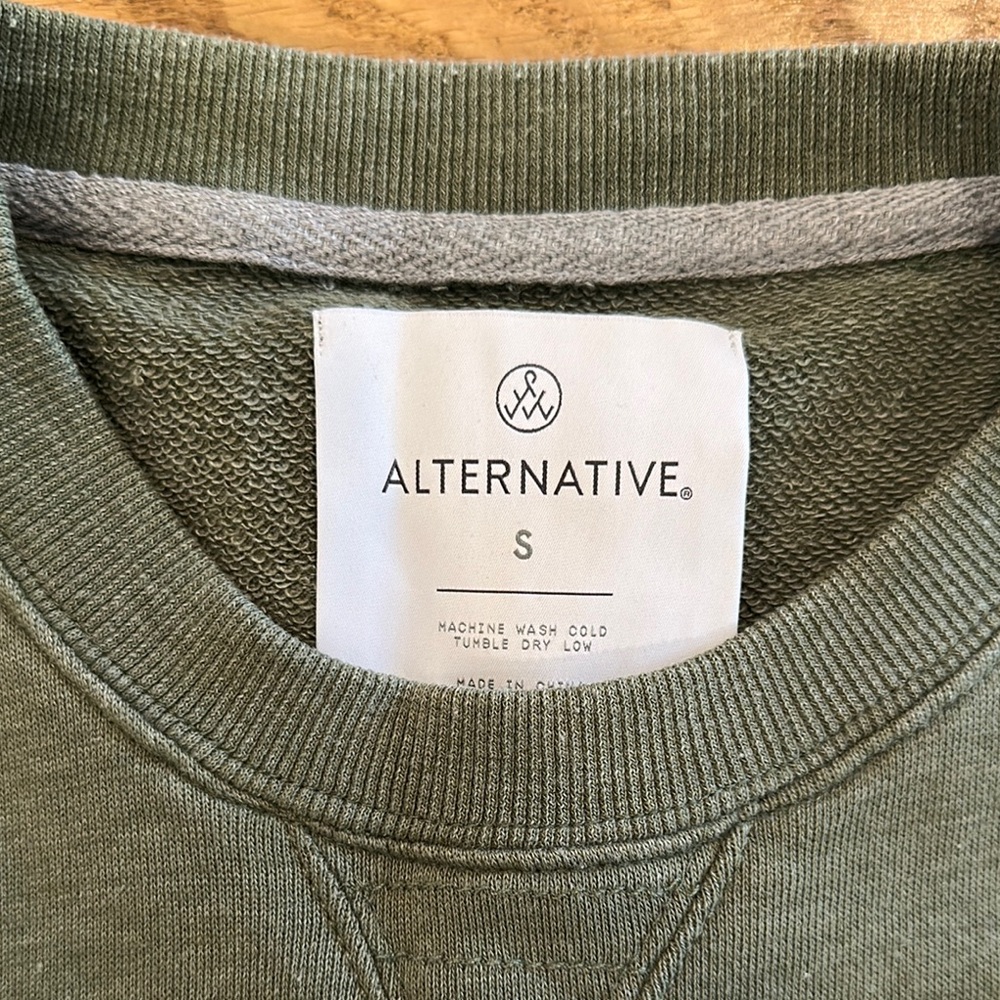 Alternative Sweater - Picture 2 of 3